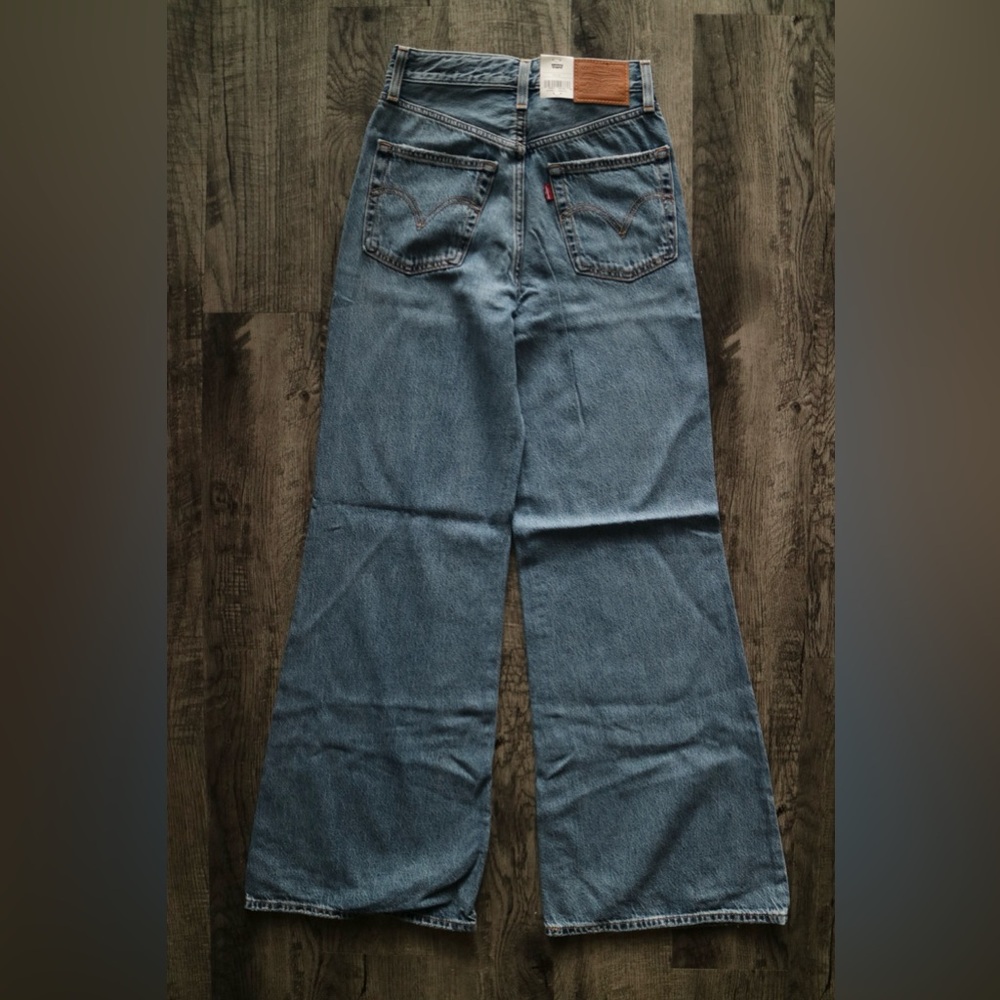 NWT Levi's High Rise Loose Flare Leg Blue Denim Jeans Distressed Size 25 - Picture 6 of 10